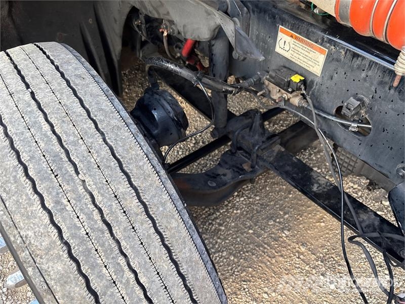 Freightliner Cascadia 126 6x4 T/A Sleeper Truck Tractor وحدات الجر