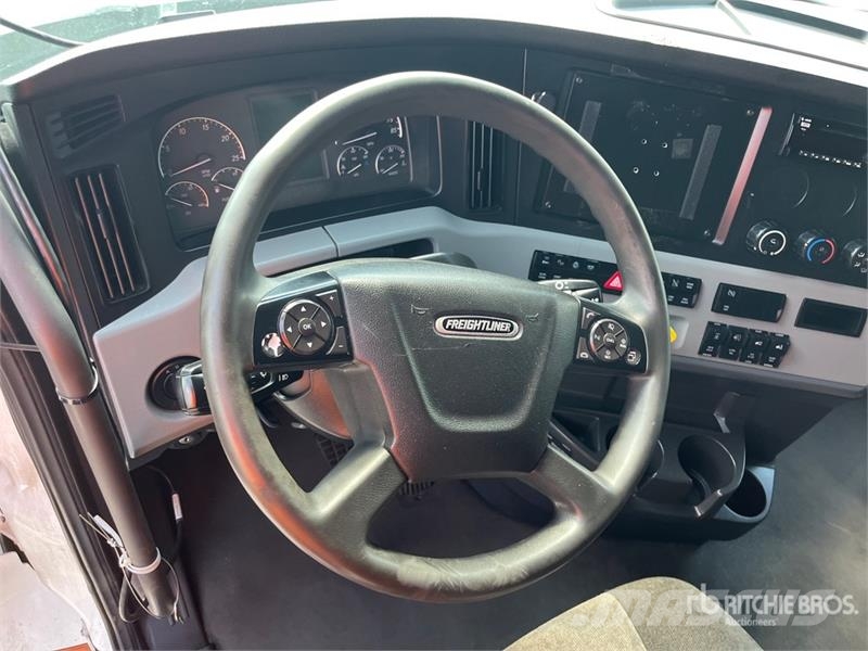 Freightliner Cascadia 126 6x4 T/A Sleeper Truck Tractor (Inoper Prime Movers