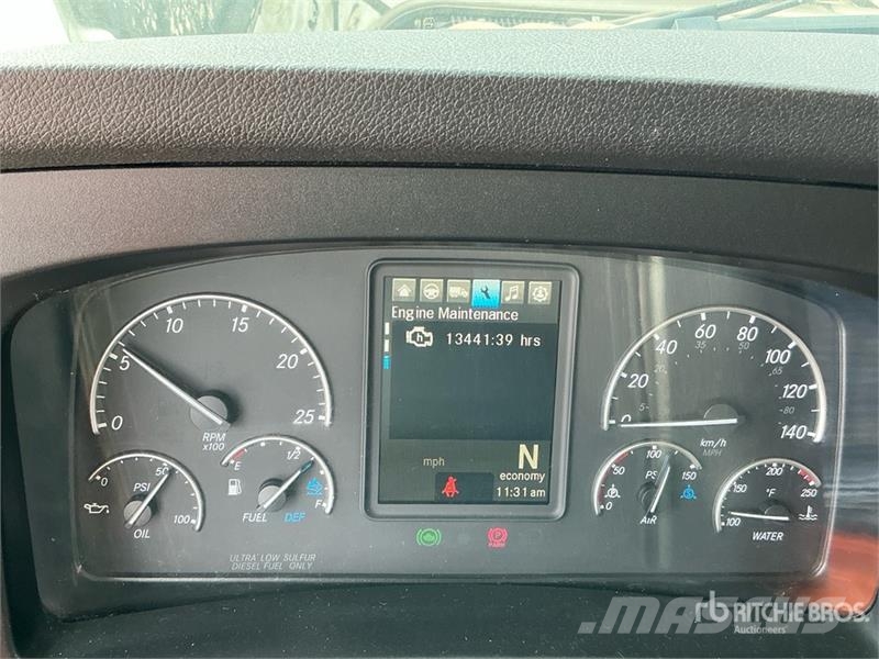 Freightliner Cascadia 126 6x4 T/A Sleeper Truck Tractor Prime Movers