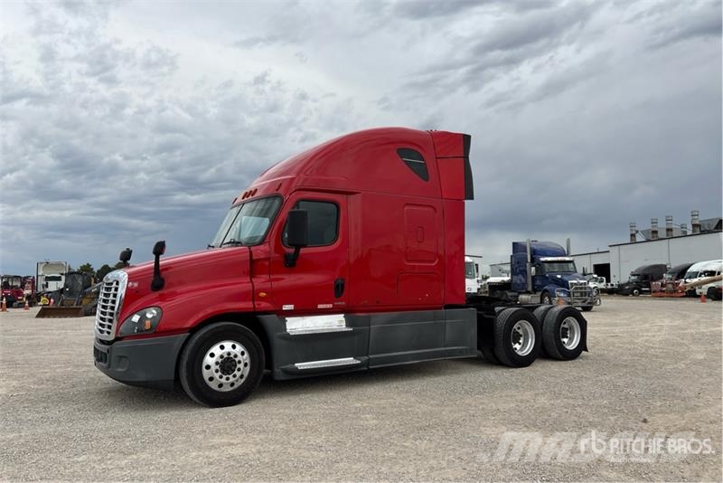 Freightliner Cascadia 125 6x4 T/A Sleeper Truck Tractor Nyergesvontatók