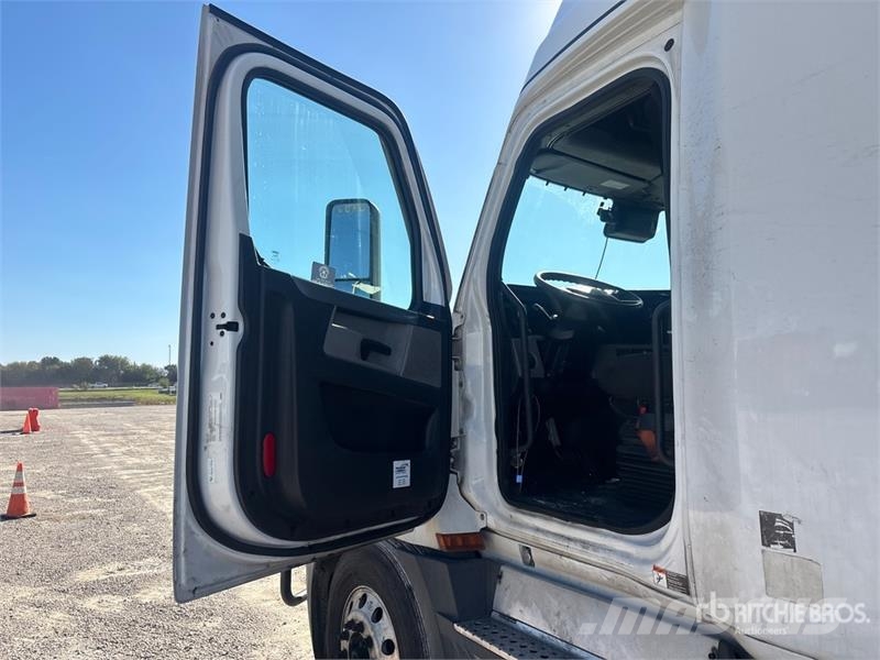 Freightliner Cascadia 126 6x4 T/A Sleeper Truck Tractor Motrici e Trattori Stradali