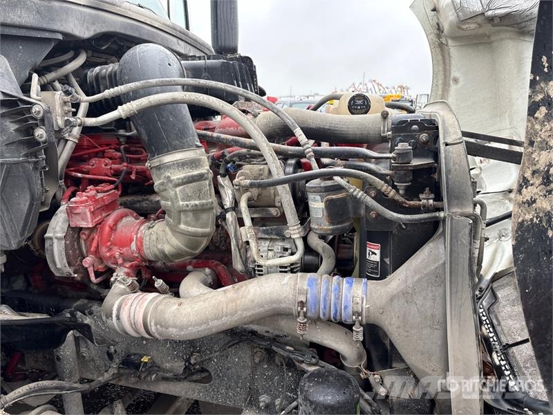 Freightliner Cascadia 126 6x4 T/A Sleeper Truck Tractor Tractor Units