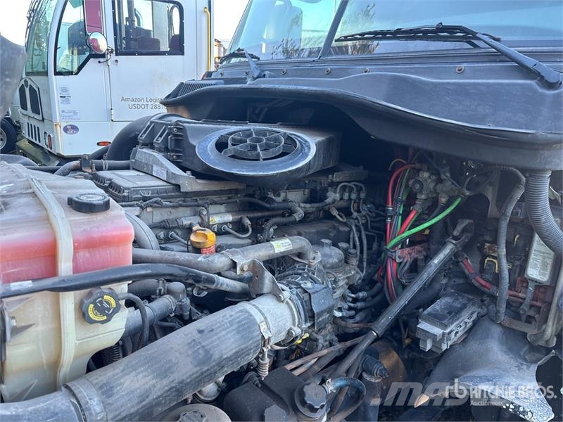 Freightliner Cascadia 125 6x4 T/A Sleeper Truck Tractor Trekkers