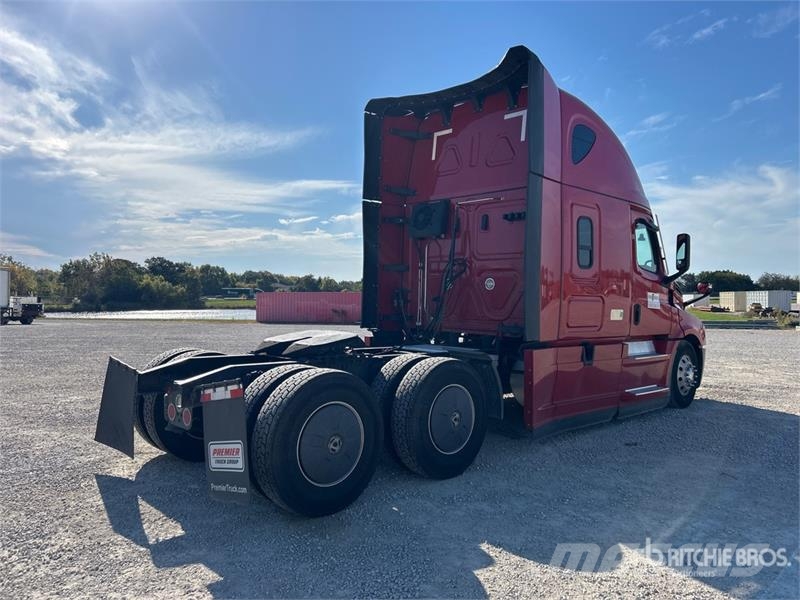 Freightliner Cascadia 126 6x4 T/A Sleeper Truck Tractor Tegljači