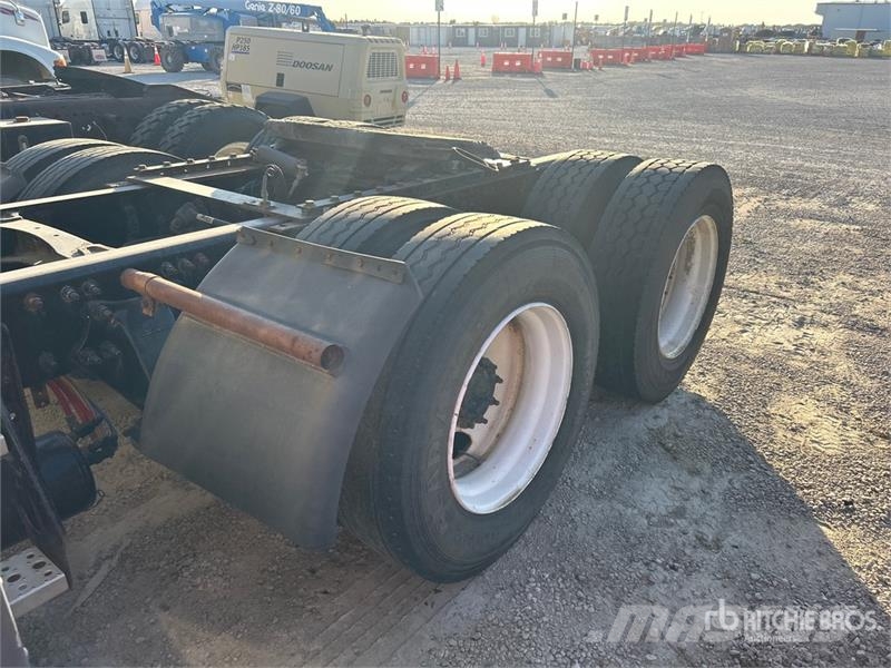 Freightliner Cascadia 125 6x4 T/A Sleeper Truck Tractor Autotractoare