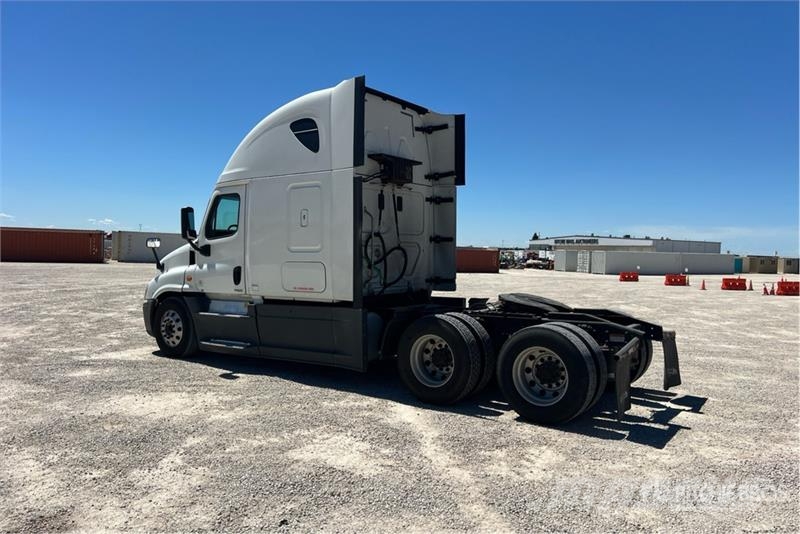 Freightliner Cascadia 125 6x4 T/A Sleeper Truck Tractor Tractor Units