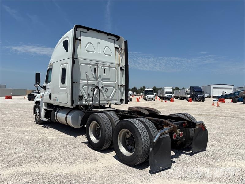 Freightliner Cascadia 125 6x4 T/A Sleeper Truck Tractor وحدات الجر