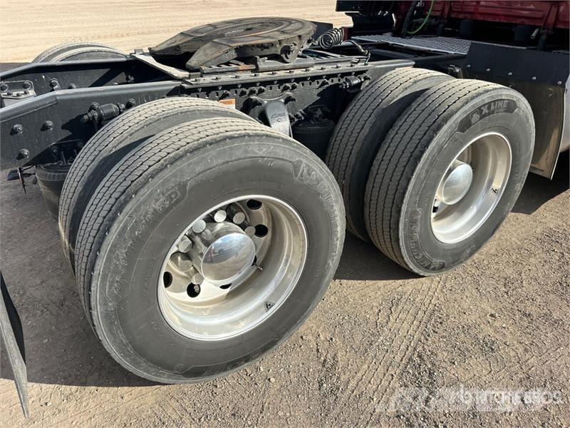Freightliner Cascadia 126 6x4 T/A Sleeper Truck Tractor Vilcēji