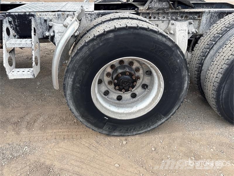Freightliner Cascadia 126 6x4 T/A Sleeper Truck Tractor Çekiciler