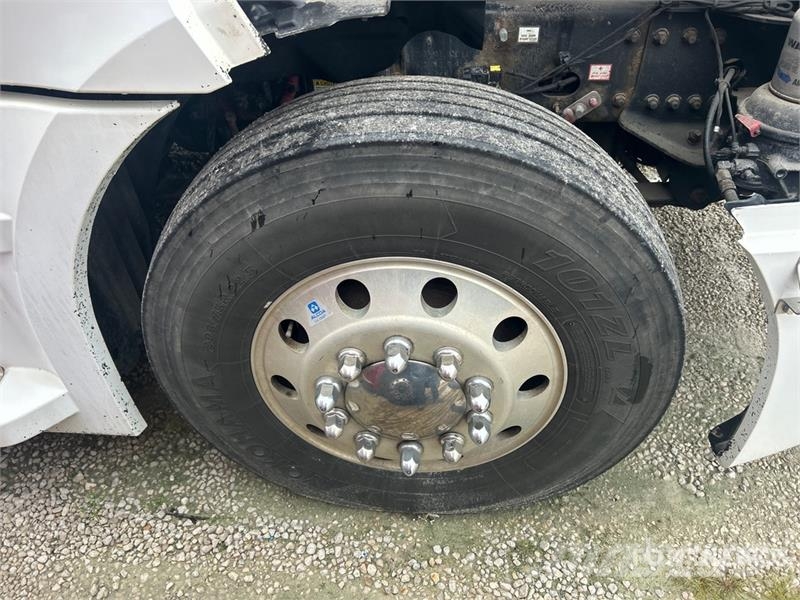 Freightliner Cascadia 126 6x4 T/A Sleeper Truck Tractor Tractor Units