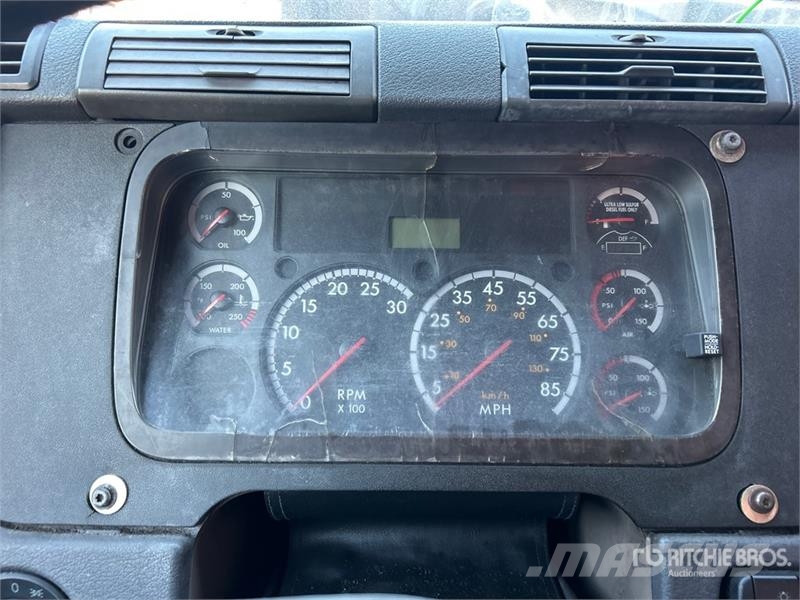 Freightliner Cascadia 125 6x4 T/A Sleeper Truck Tractor Autotractoare