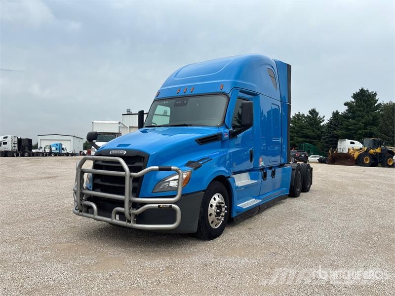 Freightliner Cascadia 126 6x4 T/A Sleeper Truck Tractor Dragbilar