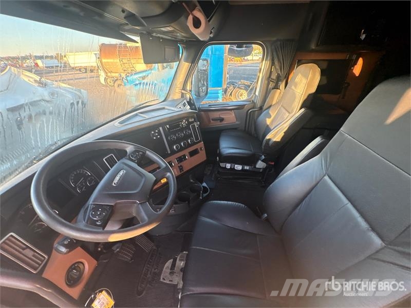 Freightliner Cascadia 116 4x2 Van Truck Sanduk kamioni