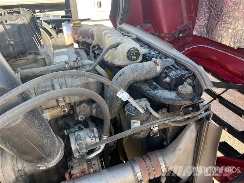 Freightliner Cascadia 126 6x4 T/A Sleeper Truck Tractor Vilcēji