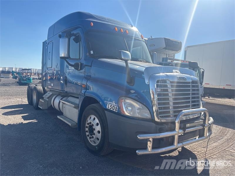 Freightliner Cascadia 125 6x4 T/A Sleeper Truck Tractor (Inoper Vlačilci