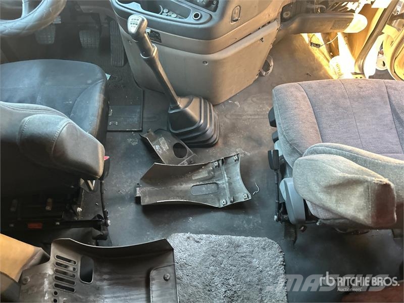 Freightliner Cascadia 125 6x4 T/A Sleeper Truck Tractor Autotractoare