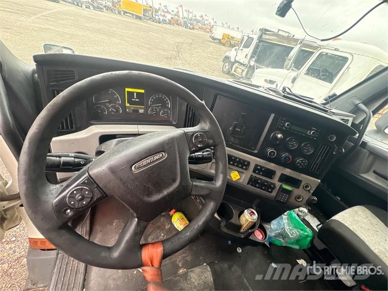 Freightliner Cascadia 126 6x4 T/A Sleeper Truck Tractor Tractores (camiões)
