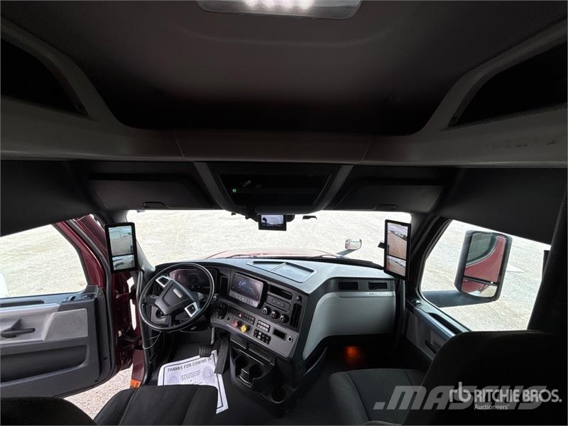 Freightliner Cascadia 126 6x4 T/A Sleeper Truck Tractor وحدات الجر