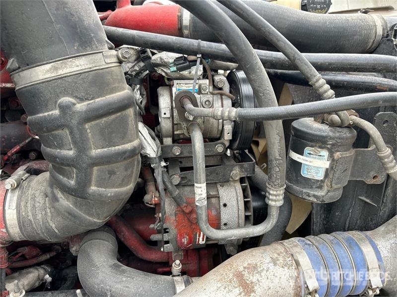 Freightliner Cascadia 126 6x4 Rebuilt Title* T/A Sleeper Truck  Cavalos mecânicos