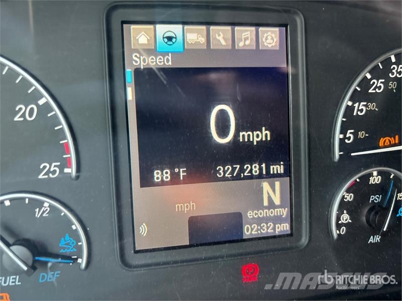 Freightliner Cascadia 126 6x4 T/A Sleeper Truck Tractor Truck Tractor Units