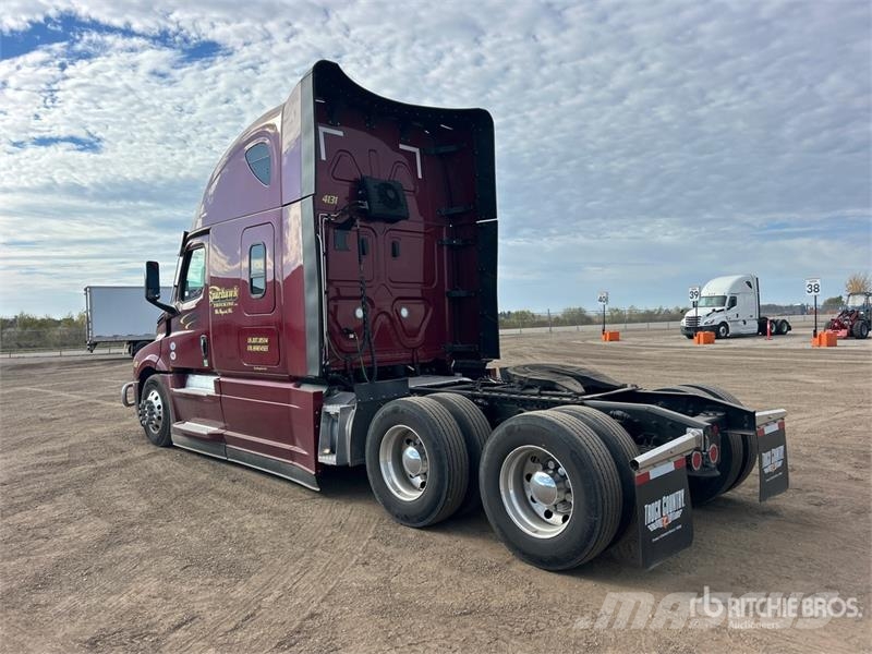 Freightliner Cascadia 126 6x4 T/A Sleeper Truck Tractor Vilcēji