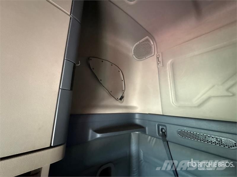 Freightliner Cascadia 125 6x4 T/A Sleeper Truck Tractor Влекачи