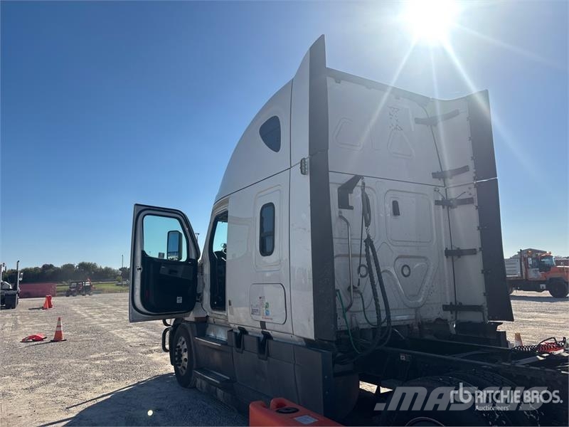 Freightliner Cascadia 126 6x4 T/A Sleeper Truck Tractor Motrici e Trattori Stradali