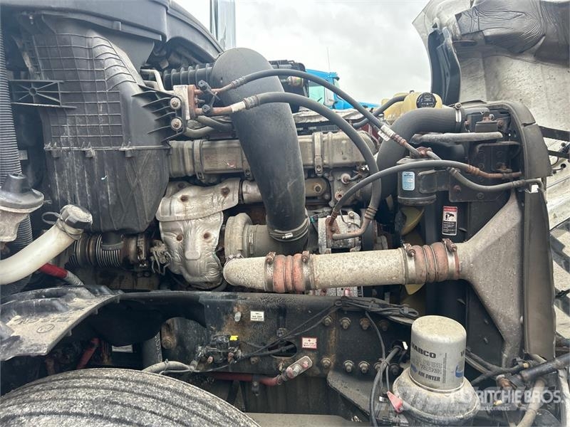 Freightliner Cascadia 126 6x4 T/A Sleeper Truck Tractor Tractor Units