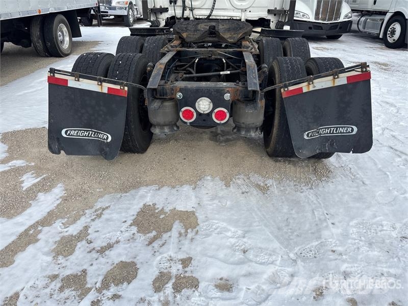 Freightliner Cascadia 126 6x4 T/A Sleeper Truck Tractor (Inoper 트랙터 유닛