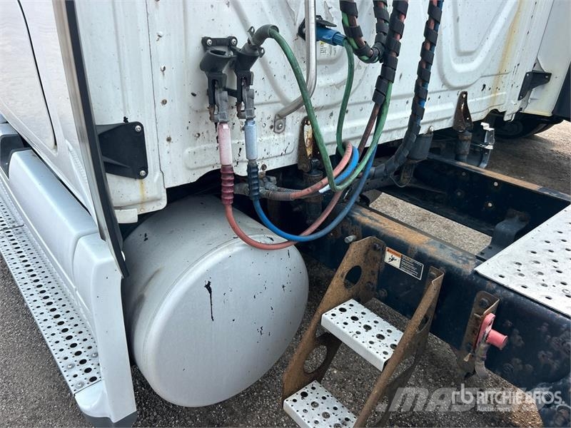 Freightliner Cascadia 125 6x4 T/A Sleeper Truck Tractor (Glider Tractor Units