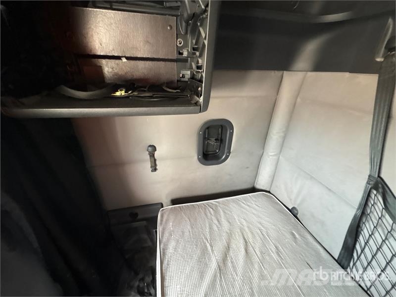Freightliner Cascadia 126 6x4 T/A Sleeper Truck Tractor Çekiciler