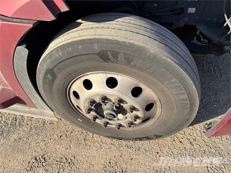Freightliner Cascadia 126 6x4 T/A Sleeper Truck Tractor Vilcēji