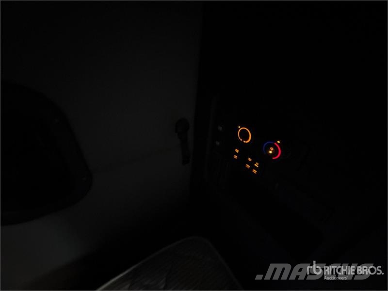 Freightliner Cascadia 126 6x4 T/A Sleeper Truck Tractor Vlačilci