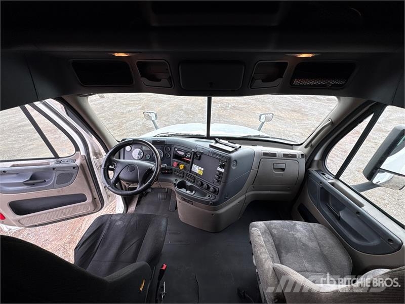 Freightliner Cascadia 125 6x4 T/A Sleeper Truck Tractor Tractor Units