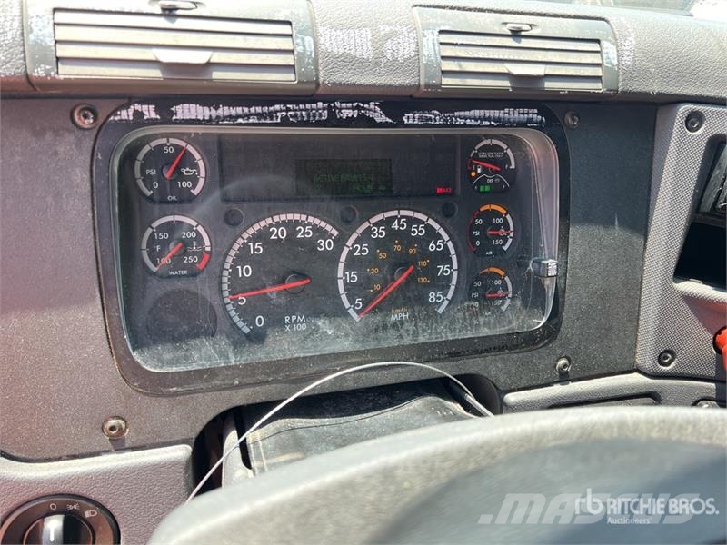 Freightliner Cascadia 125 6x4 T/A Sleeper Truck Tractor Vlačilci