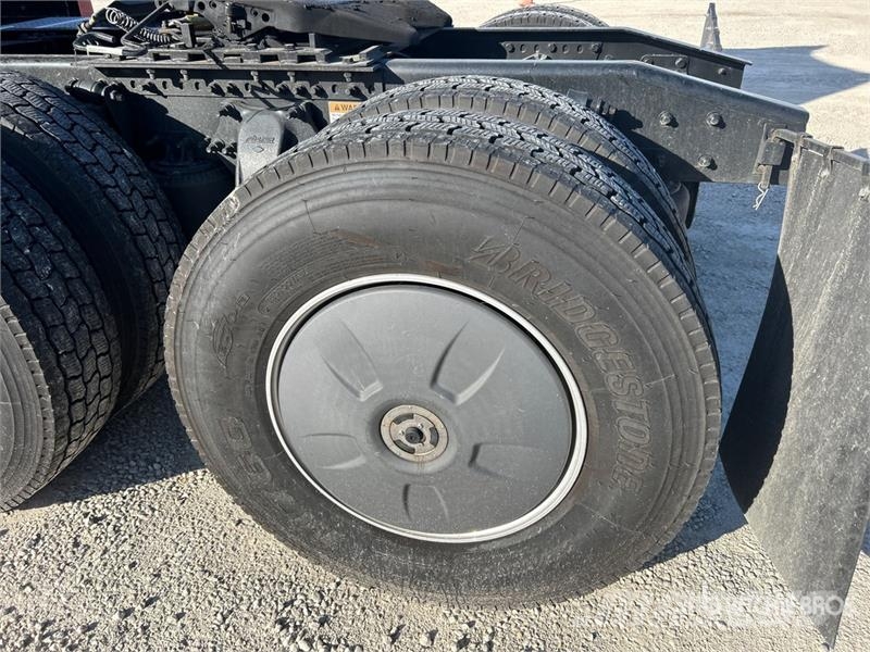 Freightliner Cascadia 126 6x4 T/A Sleeper Truck Tractor Tegljači