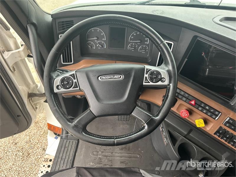 Freightliner Cascadia 126 6x4 T/A Sleeper Truck Tractor Tractor Units