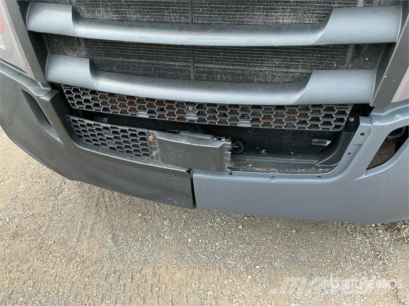 Freightliner Cascadia 126 6x4 T/A Sleeper Truck Tractor Dragbilar