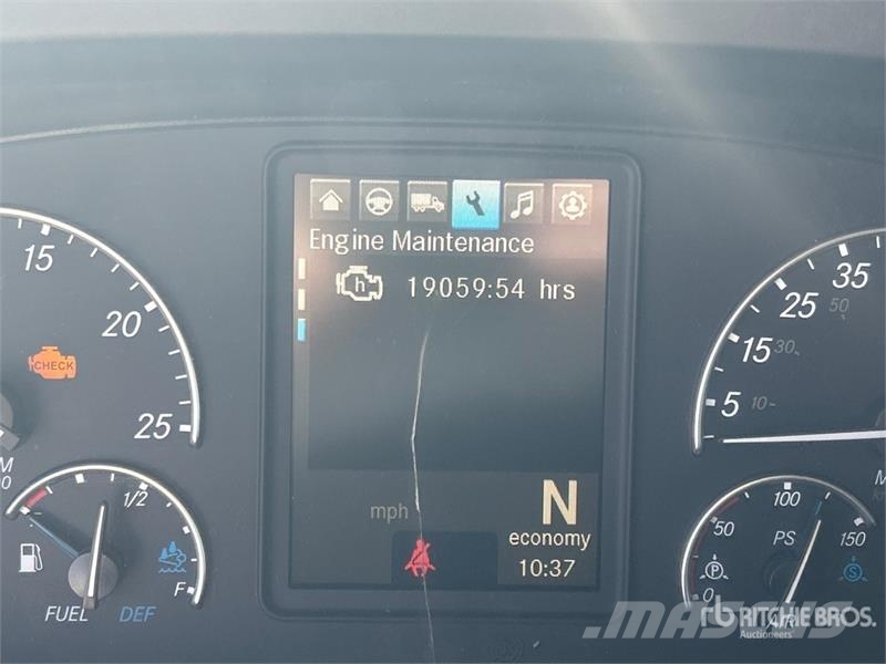 Freightliner Cascadia 126 6x4 T/A Sleeper Truck Tractor Tractor Units