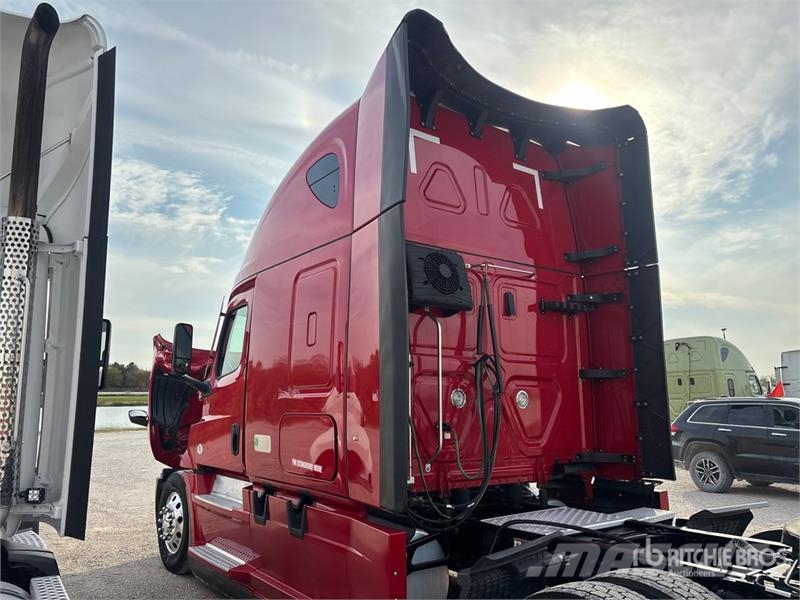 Freightliner Cascadia 126 6x4 T/A Sleeper Truck Tractor Truck Tractor Units
