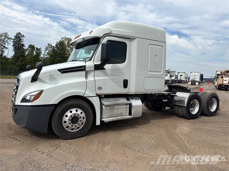 Freightliner Cascadia 126 6x4 T/A Sleeper Truck Tractor Çekiciler