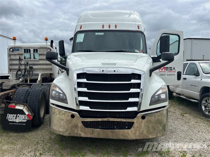 Freightliner Cascadia 126 6x4 T/A Sleeper Truck Tractor Cavalos mecânicos