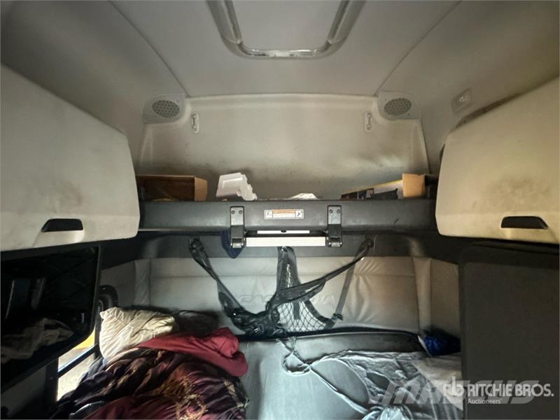 Freightliner Cascadia 126 6x4 T/A Sleeper Truck Tractor Tractor Units