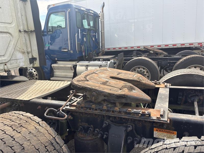 Freightliner Cascadia 125 6x4 T/A Sleeper Truck Tractor (Inoper Tractores (camiões)