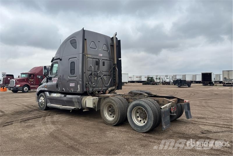 Freightliner Cascadia 125 6x4 T/A Sleeper Truck Tractor 曳引機組件