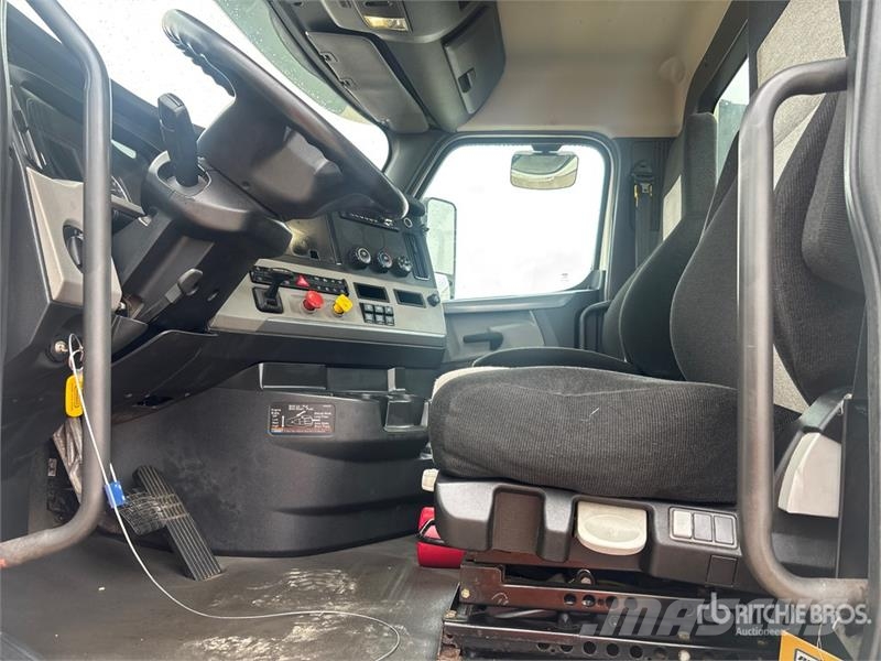 Freightliner Cascadia 126 Vetopöytäautot