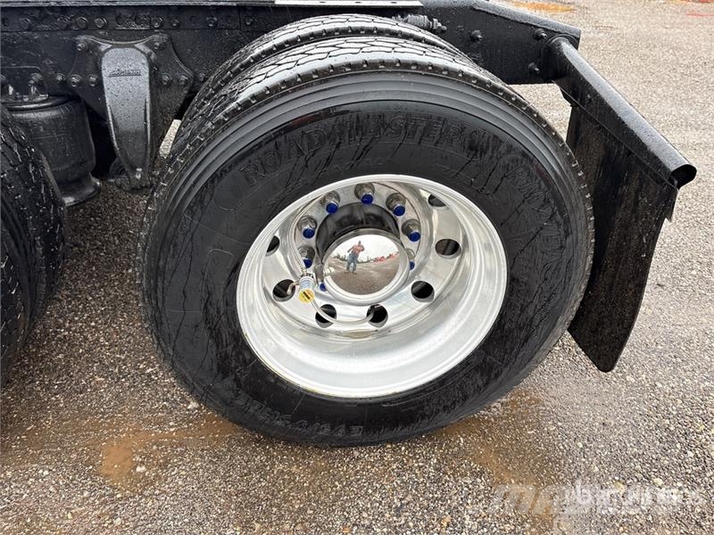 Freightliner Cascadia 125 6x4 T/A Sleeper Truck Tractor Tractor Units