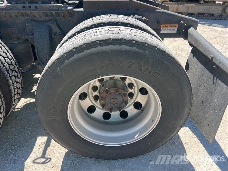 Freightliner Cascadia 125 6x4 T/A Sleeper Truck Tractor Tractor Units