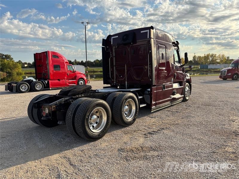 Freightliner Cascadia 126 6x4 T/A Sleeper Truck Tractor وحدات الجر