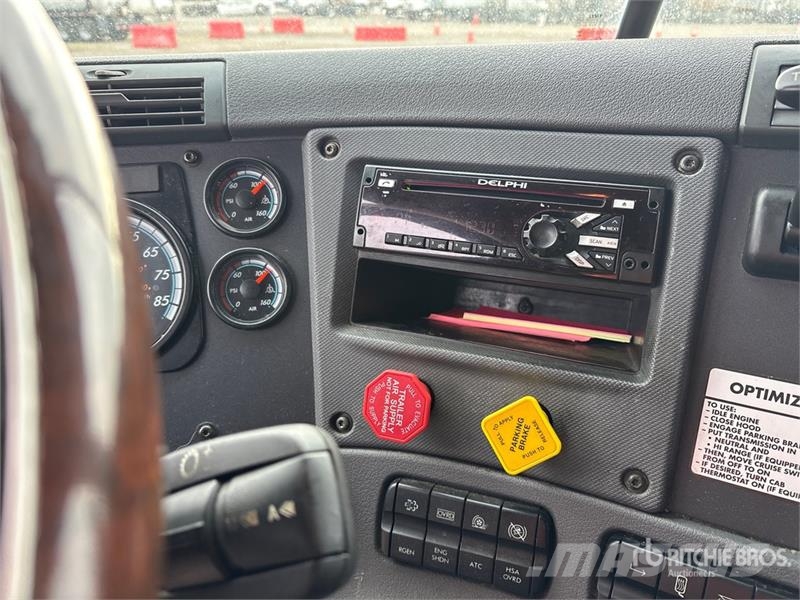 Freightliner Cascadia 125 6x4 T/A Sleeper Truck Tractor Tractor Units